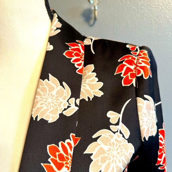 CALVIN KLEIN EXQUISITE FLORAL BLAZER. Size 0. - Picture 5 of 8